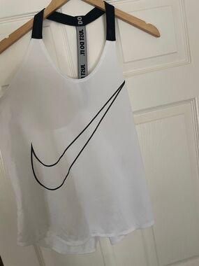 🤍 Nike Dri-Fit White and Black Swoosh Racerback Tank Top 🤍